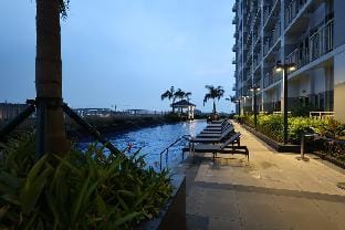 Maru Suite Coast 37F; Elegant Bay View Suite Apartment in Pasay