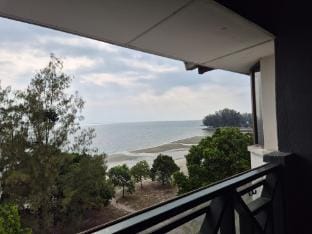 1-13Pax, FAMILY SUITE, SEAVIEW, FREE BBQ, POOL Apartment in Port Dickson