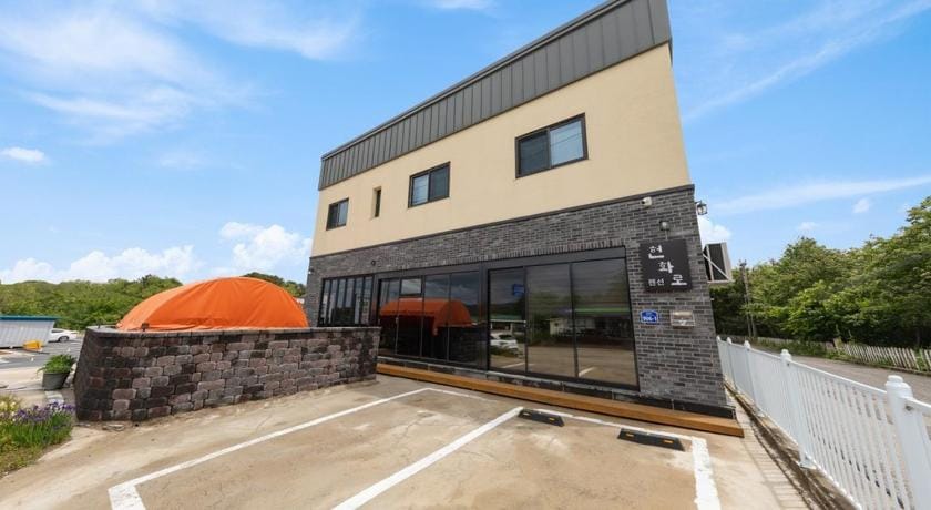 Gangneung Heonhwa-ro Pension Bed and Breakfast in South Korea