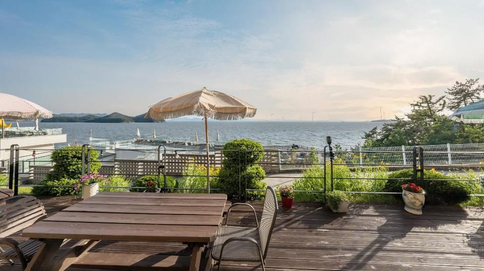 Yeosu Eoneumeosjinnal Pension Bed and Breakfast in South Korea