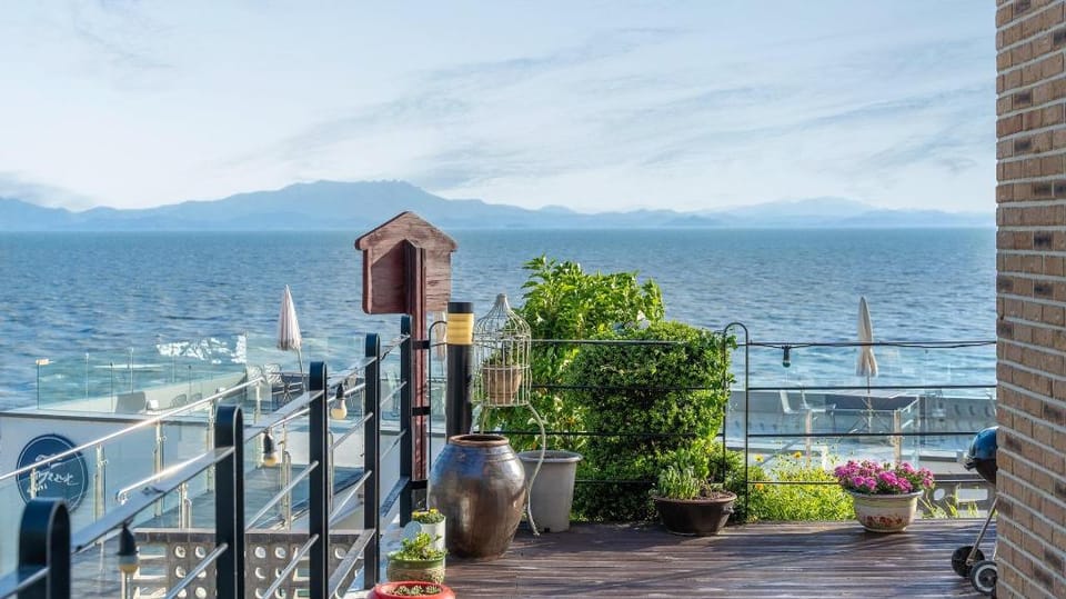 Yeosu Eoneumeosjinnal Pension Bed and Breakfast in South Korea