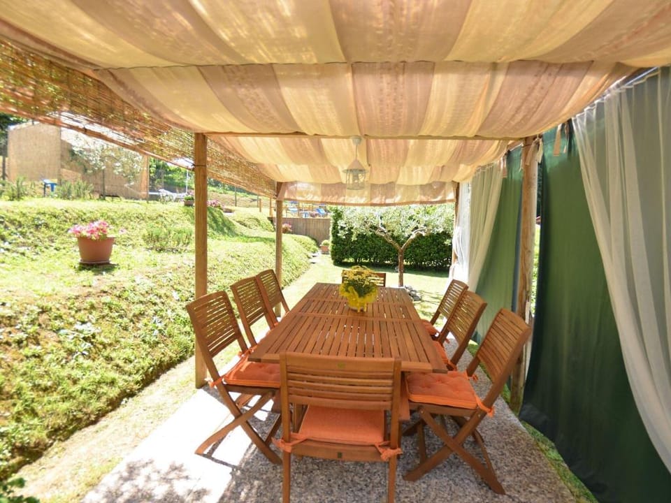 Holiday Home in Lucca with Pool  Garden Apartment in Emilia-Romagna