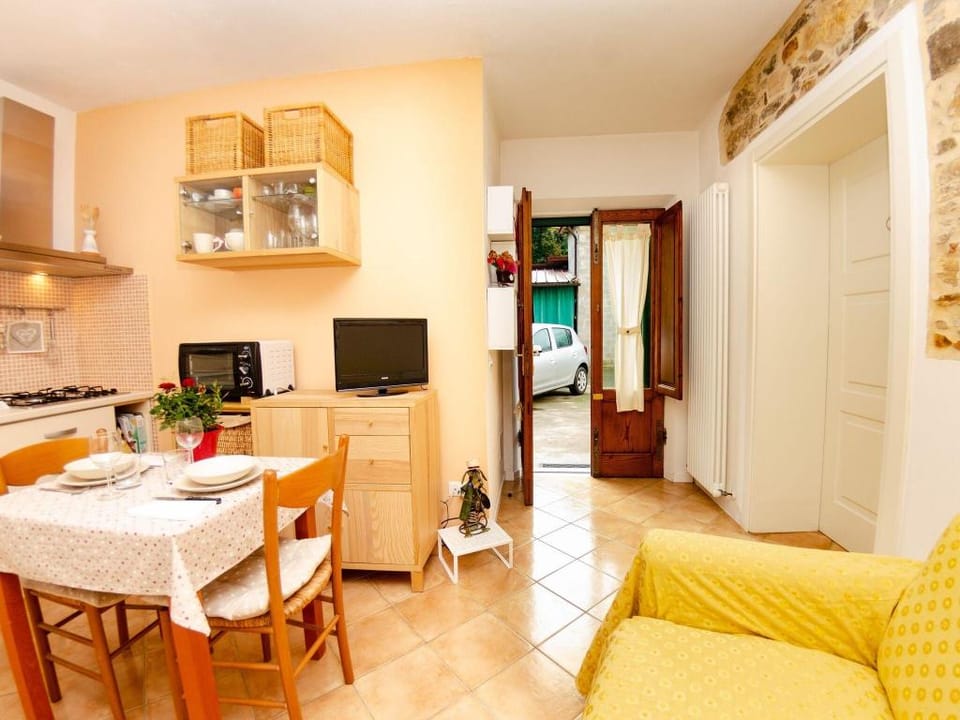 Holiday Home in Lucca with Pool  Garden Apartment in Emilia-Romagna