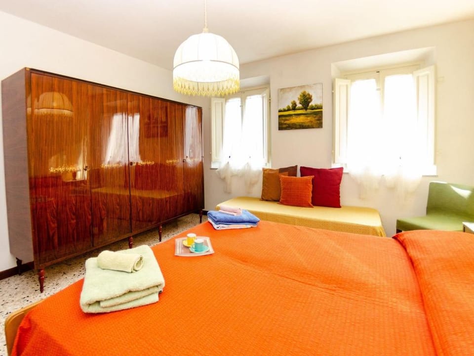 Holiday Home in Lucca with Pool  Garden Apartment in Emilia-Romagna