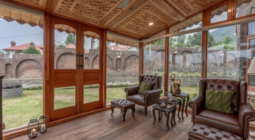 LohonoStays Villa Noor Apartment in India