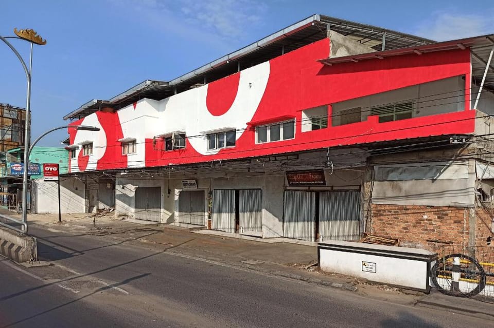 OYO 1705 Lyfriska Residence Syariah Hotel in Indonesia
