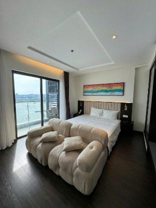 AlphaStay Studio Sapphire S2 Hạ Long Apartment in Laos