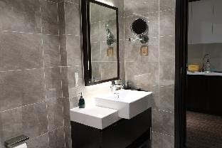AlphaStay Studio Sapphire S2 Hạ Long Apartment in Laos
