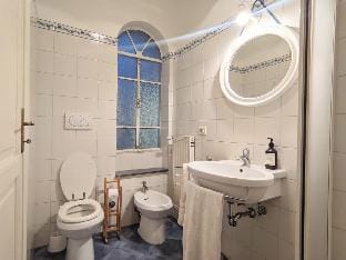 Charming apartment 2 min walk from the Colosseum Apartment in Rome