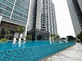 Vibrant Greenfield Home - 5 mins to Sunway Pyramid Apartment in Subang Jaya