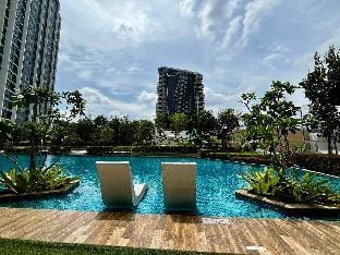 Vibrant Greenfield Home - 5 mins to Sunway Pyramid Apartment in Subang Jaya