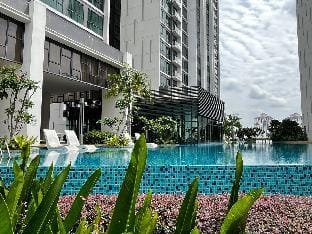 Vibrant Greenfield Home - 5 mins to Sunway Pyramid Apartment in Subang Jaya
