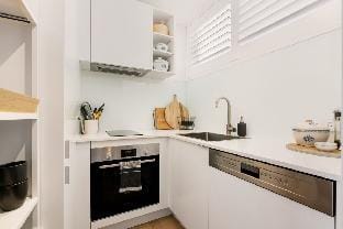 Home with a View + Pool and Roof Terrace Garden Apartment in Sydney