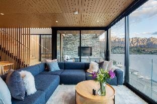Lakehouse 2 |Free Parking |Walk To Town|Fire Place Villa in Queenstown