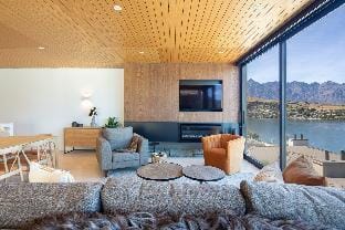 Lakehouse 3|Free Parking |Walk To Town|Fire Place Villa in Queenstown