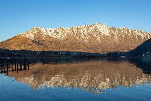 Villa Mantra |Free Parking |AC |Direct Lake Access Vacation rental in Queenstown