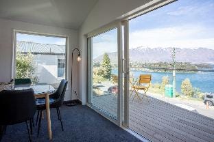 Ruru Retreat |Free Parking|Hot Tub|Walk To Town Vacation rental in Queenstown