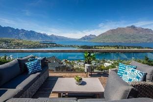 Highlands House|Lake Views |Free Parking |BBQ Vacation rental in Queenstown