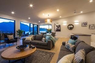 Highlands House|Lake Views |Free Parking |BBQ Vacation rental in Queenstown