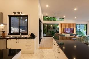 Highlands House|Lake Views |Free Parking |BBQ Vacation rental in Queenstown