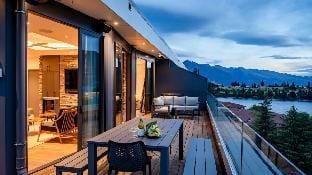 The Cove Penthouse|Free Parking|Fire Place| AC Vacation rental in Queenstown