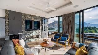 The Cove Penthouse|Free Parking|Fire Place| AC Vacation rental in Queenstown