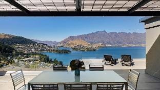 Lordons Penthouse|Hot Tub|BBQ|Gas Fire Vacation rental in Queenstown