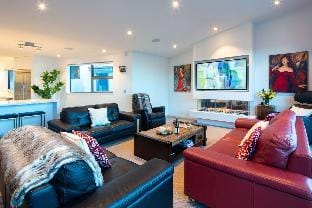 Aurora Lodge|Gas Fire Place |Hot Tub|BBQ Villa in Queenstown