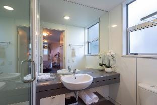 Lakeside 1 Bedroom Studio|Direct Lake Access Vacation rental in Queenstown