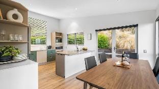 Opuke House |Free Parking |Lake views |BBQ Vacation rental in Queenstown