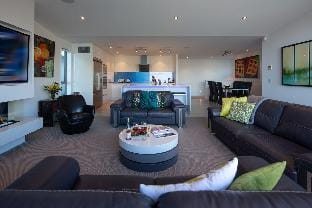 Alpine Edge Villa |Gas Fire Place|Hot Tub|BBQ Villa in Queenstown