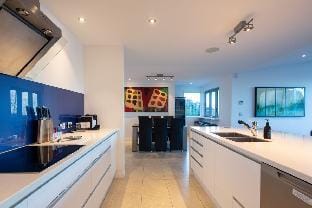 Alpine Edge Villa |Gas Fire Place|Hot Tub|BBQ Villa in Queenstown