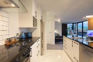 Highlands Apt |Lake Views |Free Parking |BBQ Vacation rental in Queenstown