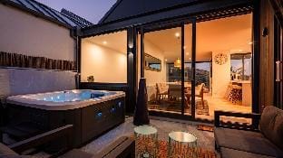 The Tiers Hot Tub AC Free Parking Fire Place Villa in Queenstown