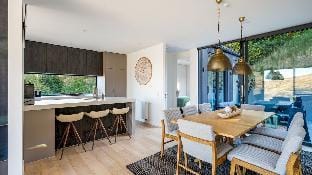 The Tiers Hot Tub AC Free Parking Fire Place Villa in Queenstown