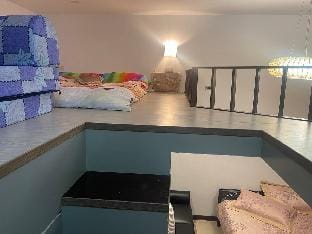 s舒適電梯樓中樓/河堤公園、夜市/(樓下鐵床)(樓上木地板泡棉床) Vacation rental in Taipei City