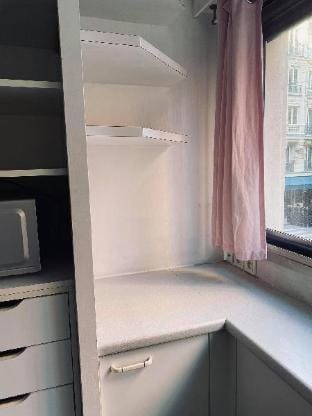 Furnished studio, Champs Elysees, Arc of Triumph Apartment in Paris