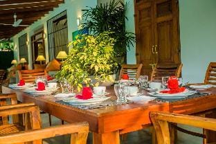 South Point Surf House - 5 Bedroom (Sleeps 14) Vacation rental in Ahangama