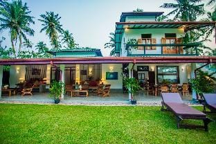South Point Surf House - 5 Bedroom (Sleeps 14) Vacation rental in Ahangama