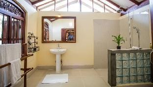 The Chalet - 2 Bedroom Whole Villa (Sleeps 4 to 6) Villa in Ahangama