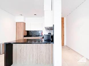 Stylish One-Bedroom Getaway in Business Bay Vacation rental in Dubai