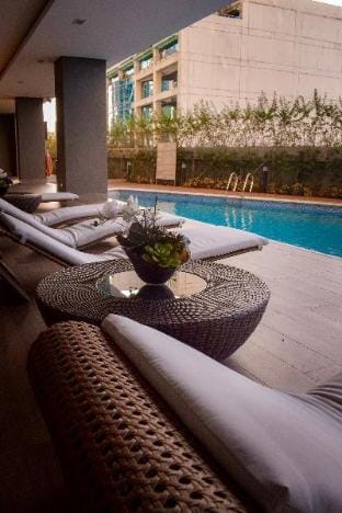 Jenny's Suite Cozy 1BR w/ Balcony @ Lush Residence Apartment in Makati