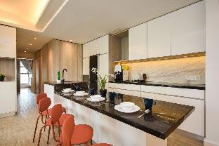 KL118 Tower View Suasana D'Stellar Suite with Bathtub Vacation rental in Federal Territory of Kuala Lumpur