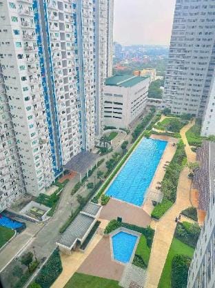 A 5-Star Cozy Getaway Connected to SM North EDSA Apartment in Quezon City