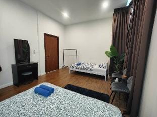 Barnett Georgetown Near Island Hospital (Room 9) Vacation rental in George Town