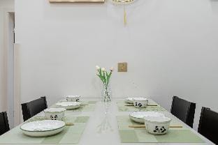 Sweet panda themed room, perfect for family travel Apartment in Chengdu
