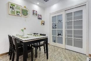 Sweet panda themed room, perfect for family travel Apartment in Chengdu