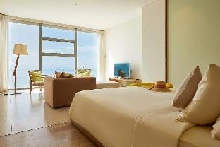 Stunning beachfront 2BDR 5-star APT* tranquil vibe Apartment in Da Nang