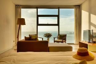 Stunning beachfront 2BDR 5-star APT* tranquil vibe Apartment in Da Nang