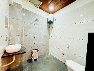Home Escape Azure 3BHK Bunglow, Nr Apollo DB City Vacation rental in India